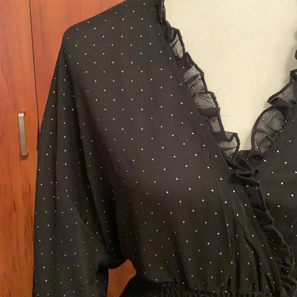 Dynamite V-Neck Ruffled Dress - Picture 8 of 9